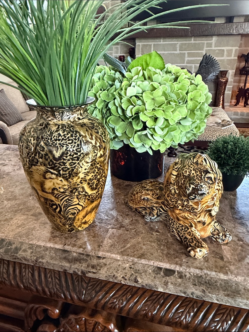 🦁🦓🐆Animal Print Lion Statue w vase! Fun safari decor.🐆🦓🦁 (measurements pictured)